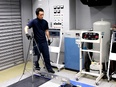 校正スタッフ（自動車検査用機器の精度確認）◆賞与5.2ヶ月／年休127日／残業ほぼ無／家賃全額補助も3