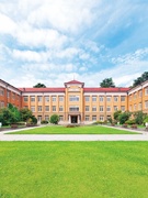大学専任職員◆伝統ある女子大学の運営を支える／完休2日制／ジョブローテーション有／2027年4月採用1