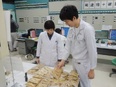 飼料の品質管理◆賞与昨年実績5ヶ月分／土日祝休／年間休日123日／住宅手当や資格取得支援など待遇充実2