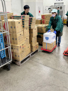 倉庫作業スタッフ（未経験歓迎）◆野菜・果物が破格の社割あり／月給30万円～／完休2日制／設立48年1