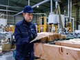 木材加工の作業スタッフ（未経験歓迎）◆大手企業と取引多数／創業96年／家族手当や習い事費用補助あり2