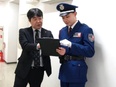 施設警備スタッフ◆未経験歓迎／シフトの8割は希望通り／書類選考なし／面接1回・Web面接可／日払い可3