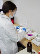 水質分析試薬の品質管理（未経験歓迎）◆年休120日／賞与昨年実績4.2ヶ月分／服装・髪色・ネイル自由1