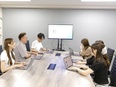人事（未経験歓迎）◆急成長ベンチャー／月給30万円～／年休125日／土日祝休／服装・髪色・ネイル自由3