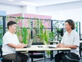 人事担当（未経験歓迎）◆採用戦略やSNS担当／土日休／残業月約6h／週2回在宅勤務／約800拠点展開3