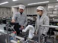 製造スタッフ◆日勤のみ／残業月4h／年休125日／土日祝休み／定着率90％以上／昨年賞与4ヶ月分2
