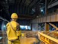 製鉄所内のメンテナンススタッフ◆初年度月収34万円～／3食付き月3万円の寮／創業151年／車通勤可3