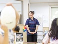 児童館・学童保育施設の児童指導員◆年間休日120日／残業月平均6.7時間／産休育休取得率100％3