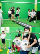 子ども向け教室のスポーツトレーナー◆未経験歓迎／月給25万円以上／年3回大型連休あり／新店舗続々出店1