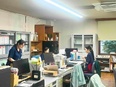 階段の木材加工スタッフ（未経験歓迎）◆日勤のみ・夜勤なし／基本土日休み／副業OK／創業100年超3