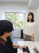経理アシスタント(未経験歓迎)◆幅広い専門スキルを磨ける/年休125日/残業ほぼなし/月給27万円~1