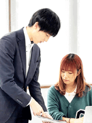 販促物の企画営業（クリエイティブに働く）◆既存顧客100％／月給29.4万円～／賞与年2回／家族手当1