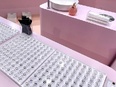 カラコン専門店の店舗運営スタッフ◆未経験OK！／月給28万円～／髪色ネイル自由！／住宅手当／社割あり2