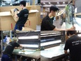 自動車ガラスの商品管理スタッフ（検品・梱包・出荷を担当）◆住宅・家族・食事手当などが豊富／賞与年3回3