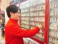 ポケモンカード専門店の店舗運営スタッフ◆店長候補／年休125日／残業20h以下／早期キャリアUPも！3