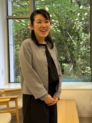 事務スタッフ（受付や研修補助など）◆残業少なめ／年休124日／賞与4.5ヶ月分／大手オフィスビル勤務1