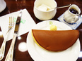 文明堂喫茶室『ル・カフェ』の店舗運営スタッフ◆未経験歓迎／出勤10時半～／残業ほぼなし／創業93年2
