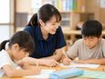 学童クラブの指導員（未経験歓迎）◆賞与年3回／残業ほぼなし／年休120日以上／髪色・髪型自由2