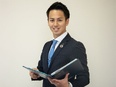 総合職◆窓口・営業業務／昨年度賞与6ヶ月分／定時16時45分・残業月12h／転勤なし／年休123日3